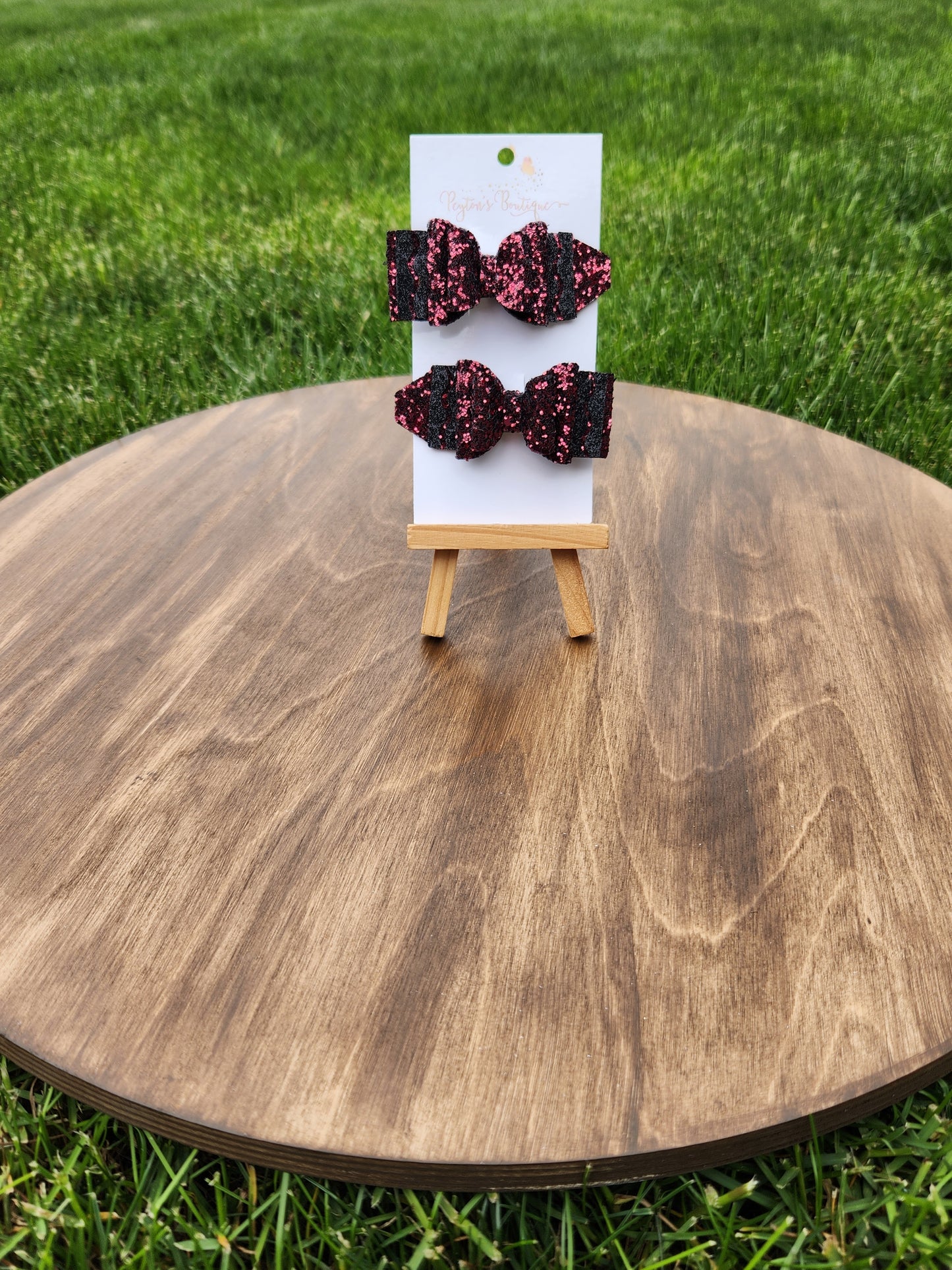 Red 2.5" Crayon Bow Piggy Set